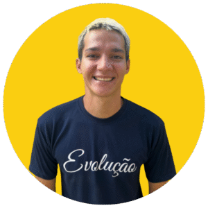 O professor Alan Mariz conduz aula de Educação Física com alunos do Fundamental I e II